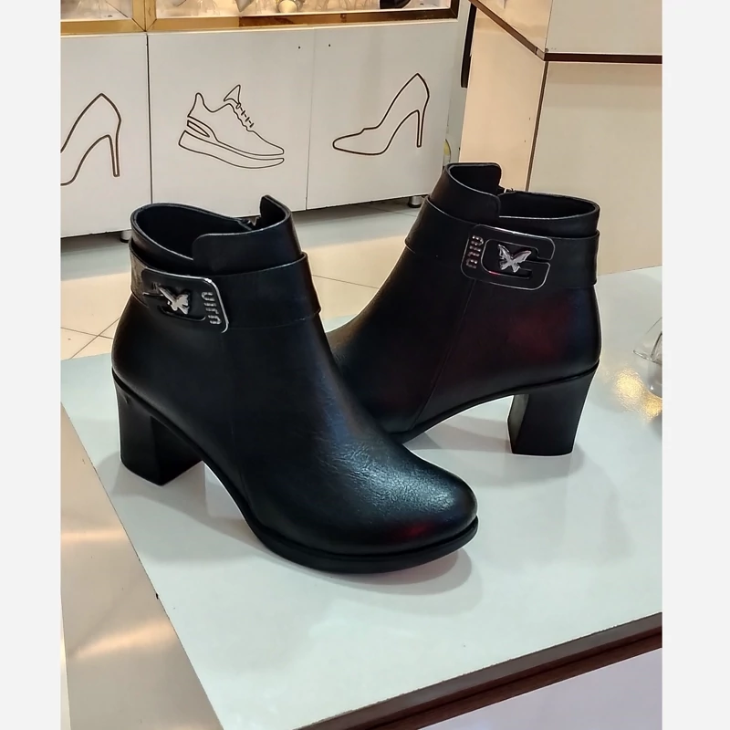 نیم بوت پاشنه دار